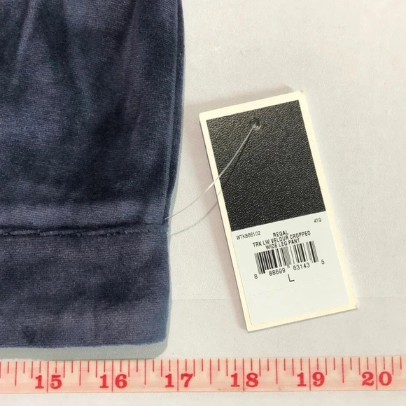 JUICY COUTURE Velour Wide Leg Cropped Pant - Picture 11 of 11